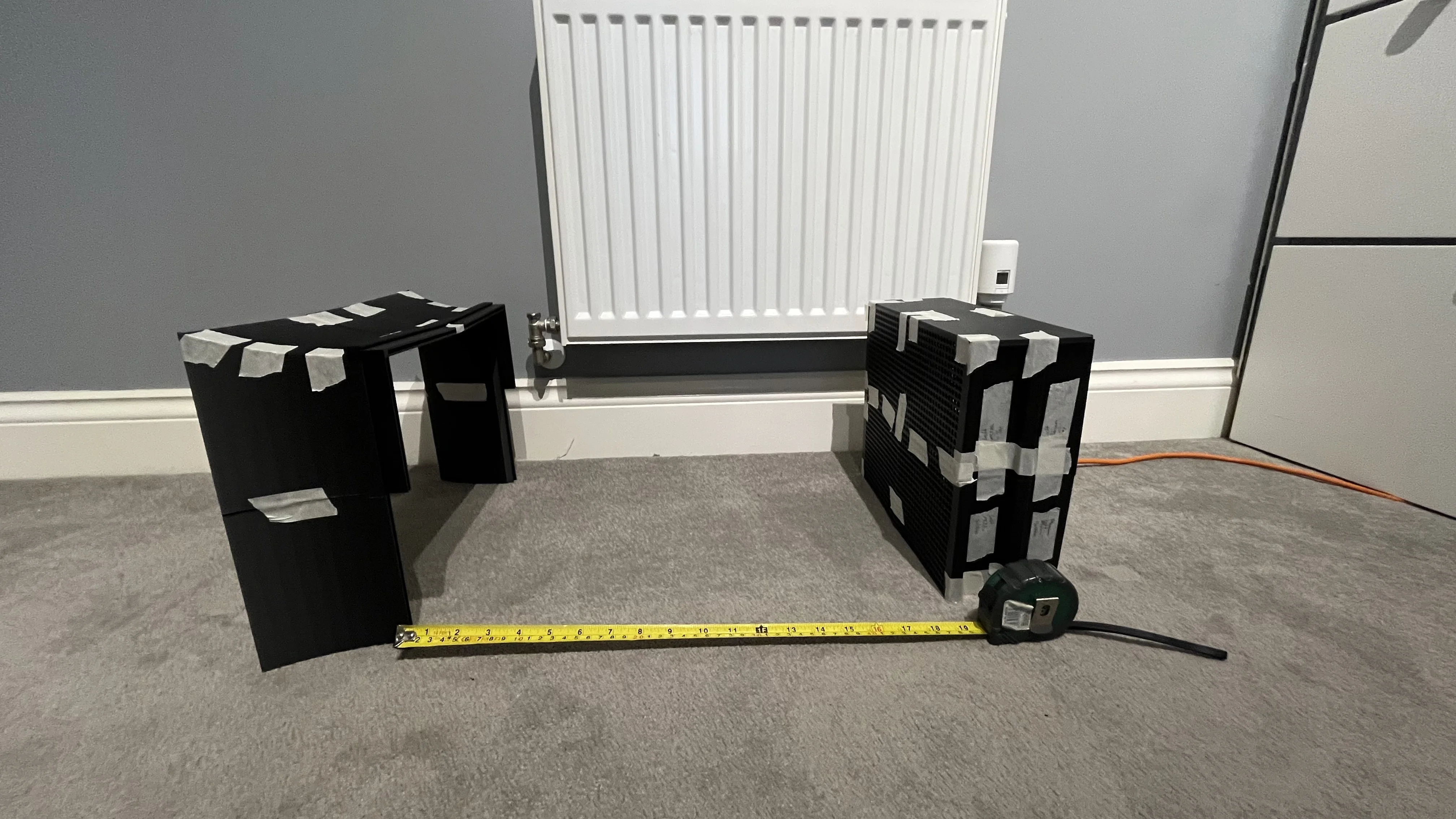 Diffuser laid out with airflow straightener